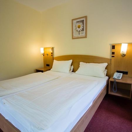 Bb Haus Neugebauer Garni Hotel Geisenheim Buitenkant foto