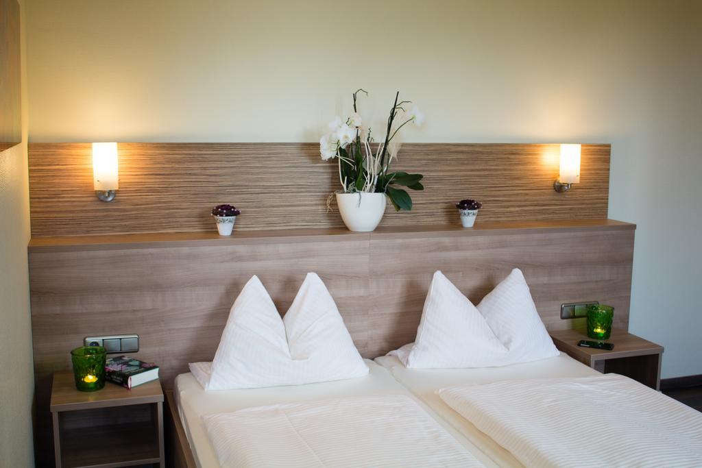 Bb Haus Neugebauer Garni Hotel Geisenheim Buitenkant foto