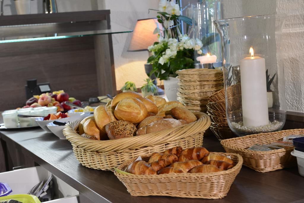 Bb Haus Neugebauer Garni Hotel Geisenheim Buitenkant foto