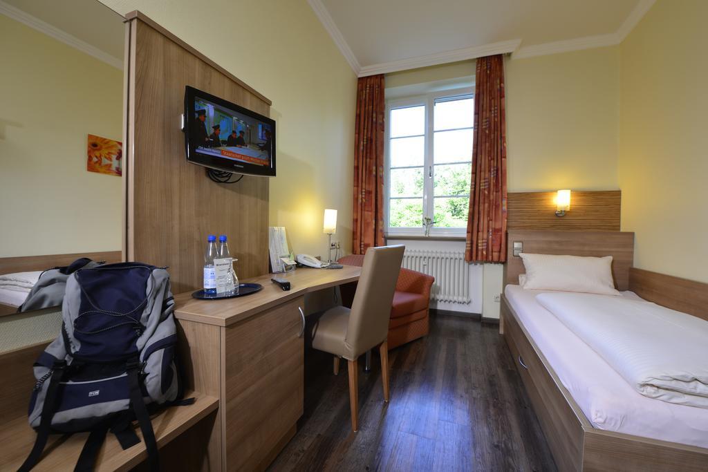 Bb Haus Neugebauer Garni Hotel Geisenheim Buitenkant foto